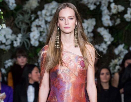 Θα γίνεις κουμπάρα; Βρήκαμε 30 υπέροχα φορέματα για σένα