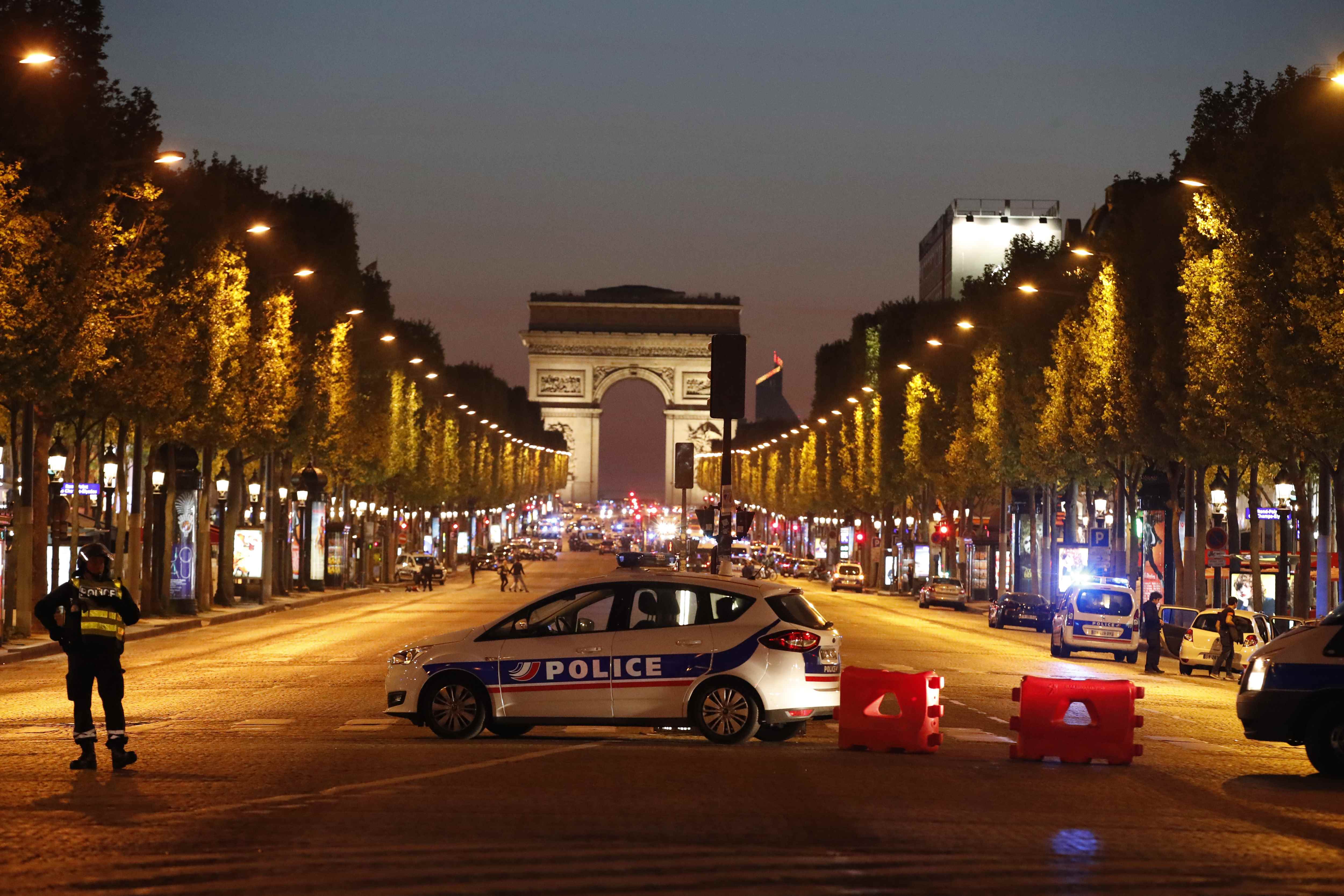 Ένοπλη επίθεση στην καρδιά του Παρισιού - Η ISIS διεκδικεί την ευθύνη