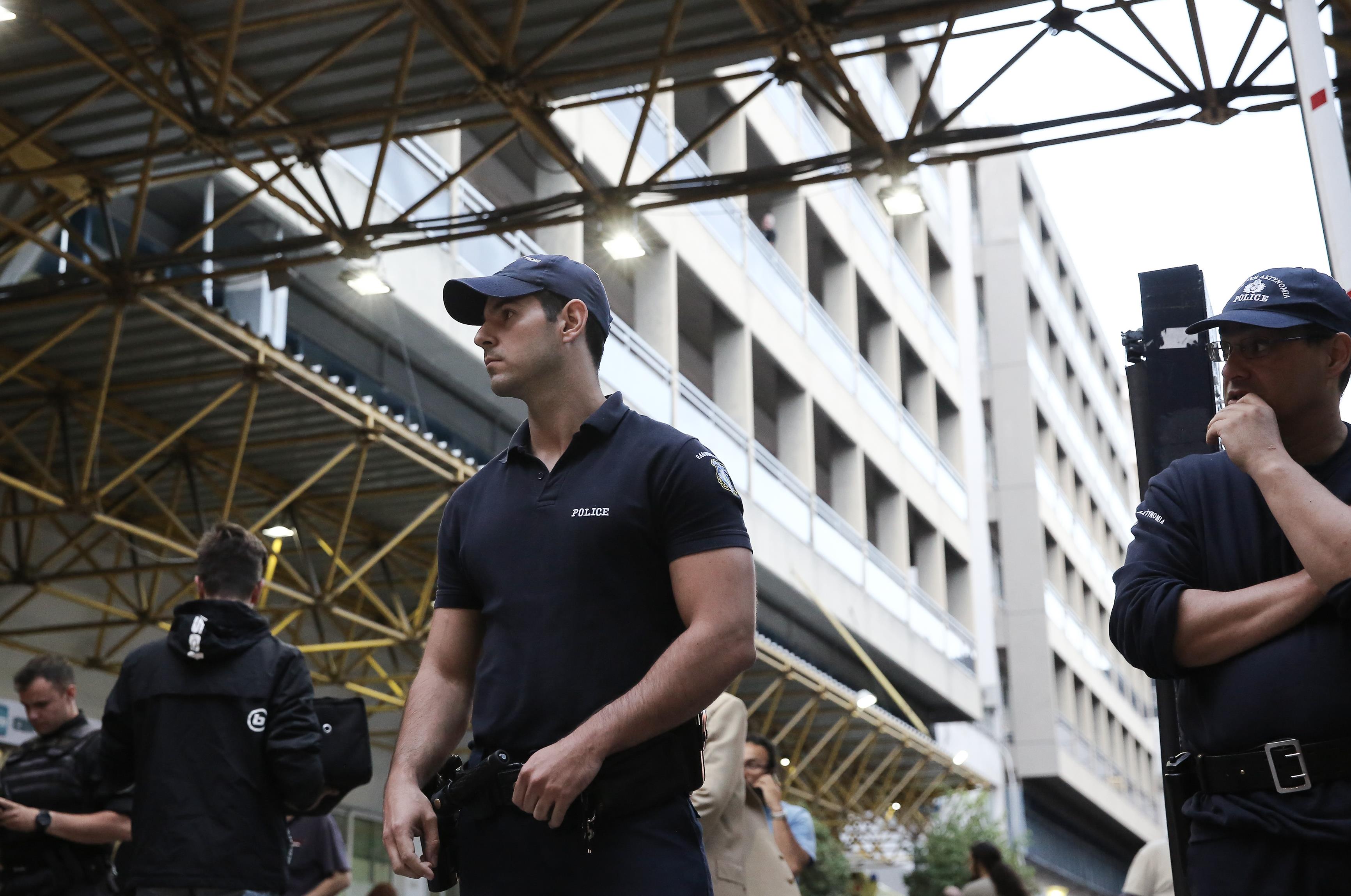 Τον Παπαδήμο επισκέφθηκε στον «Ευαγγελισμό» ο Πρόεδρος