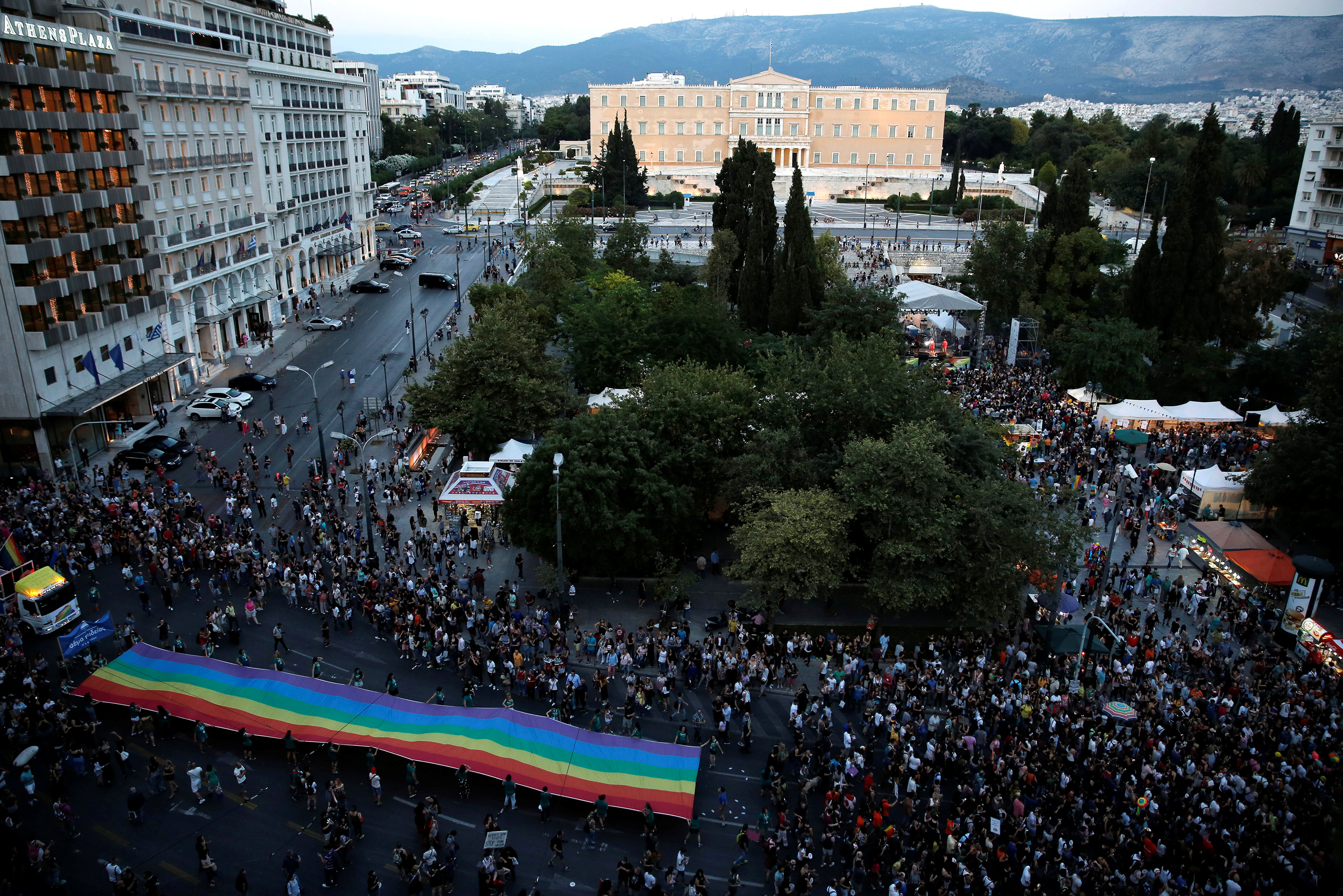 Μαζικό, πολύχρωμο και... υπουργικό το Athens Pride 2017