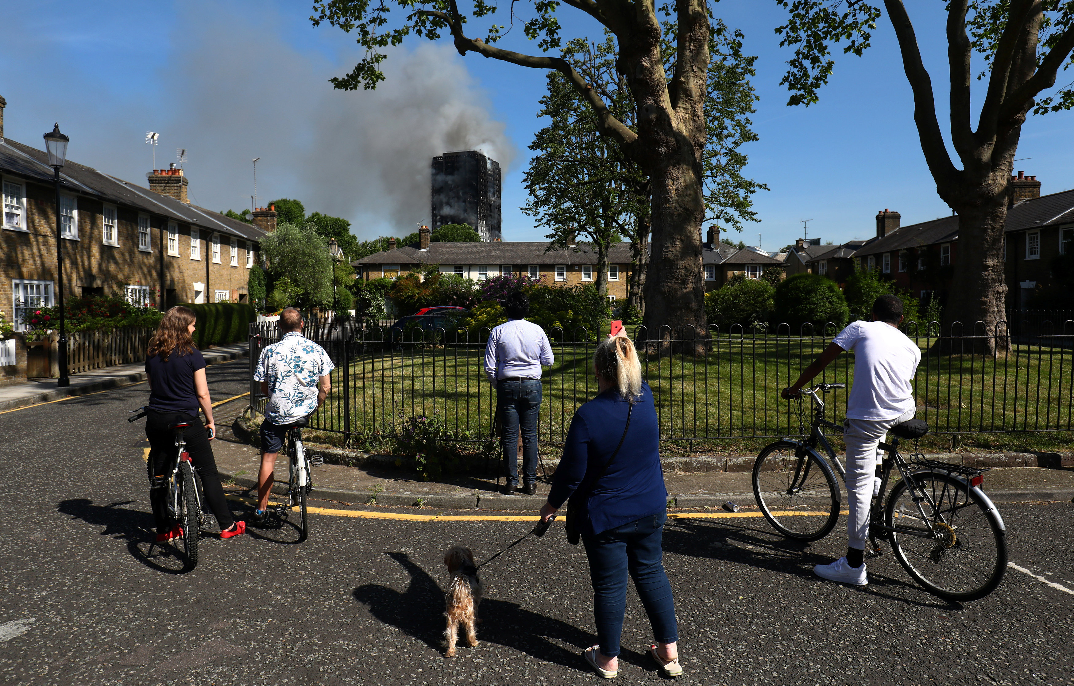 Συγκλονιστικές μαρτυρίες και καταγγελίες για την πυρκαγιά στο Λονδίνο