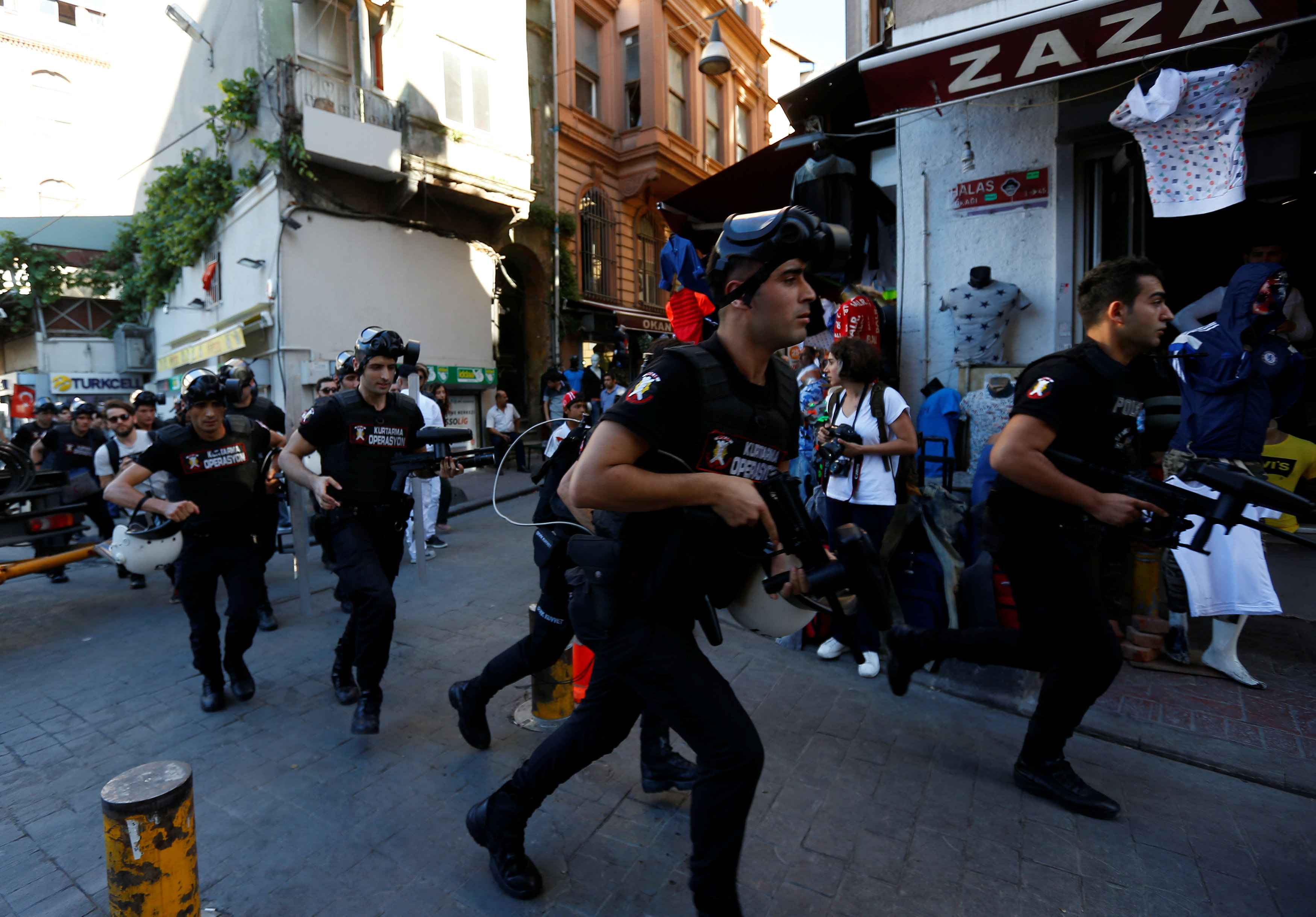 Χρήση πλαστικών σφαιρών από την τουρκική αστυνομία στο Gay Pride