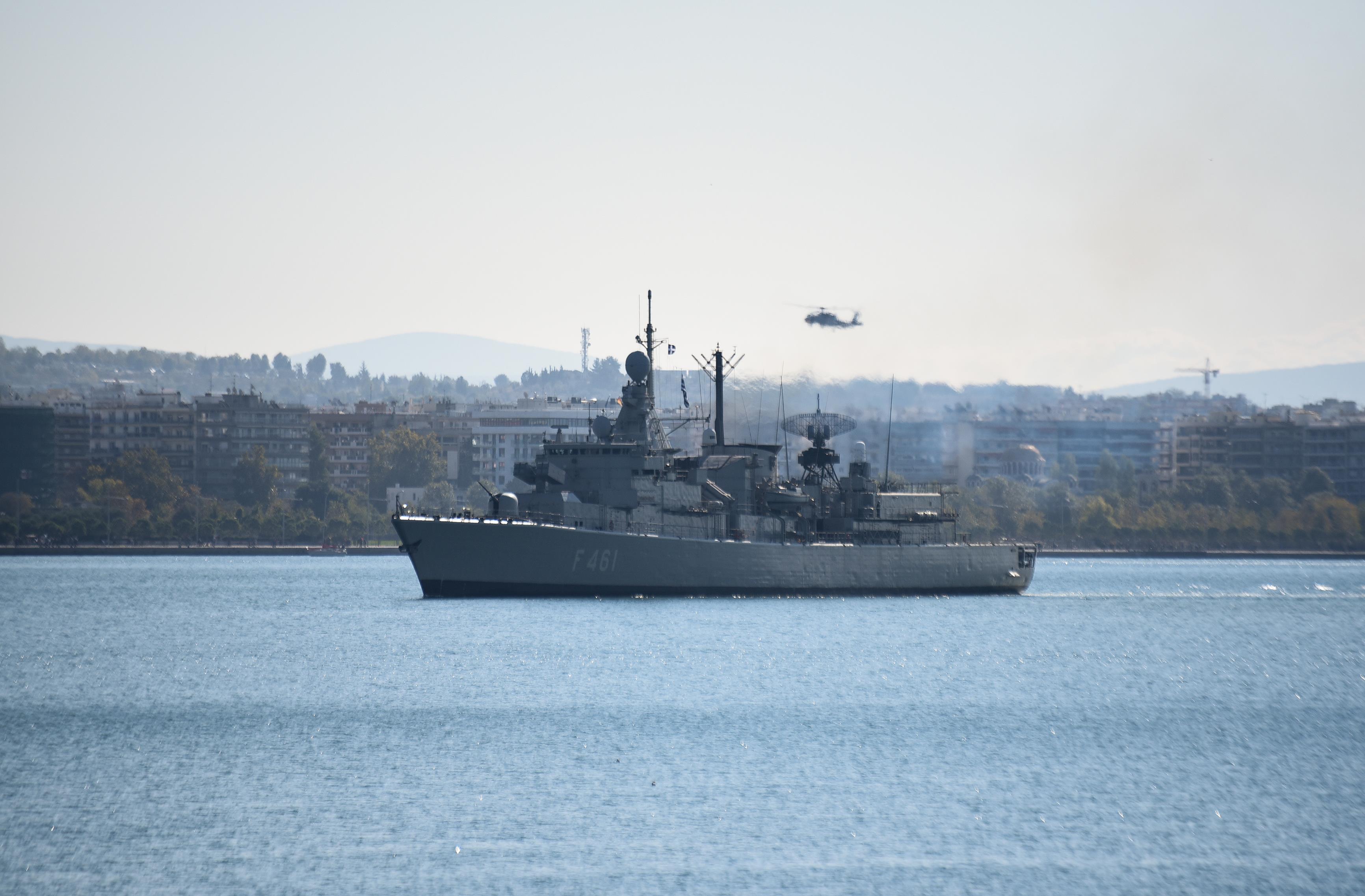 Επίδειξη πολεμικού ναυτικού και ΟΥΚ στη Θεσσαλονίκη [Εικόνες]