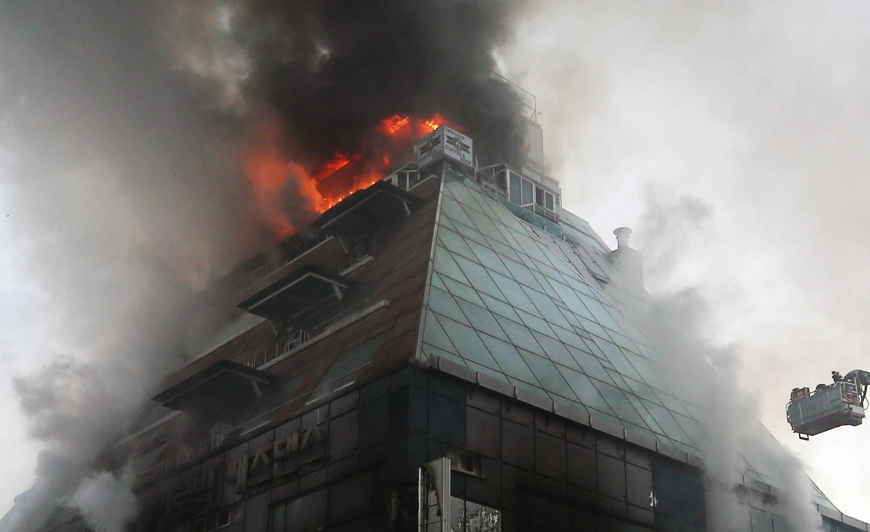 Νότια Κορέα: Δεκάδες νεκροί εξαιτίας πυρκαγιάς σε πολυώροφο κτίριο