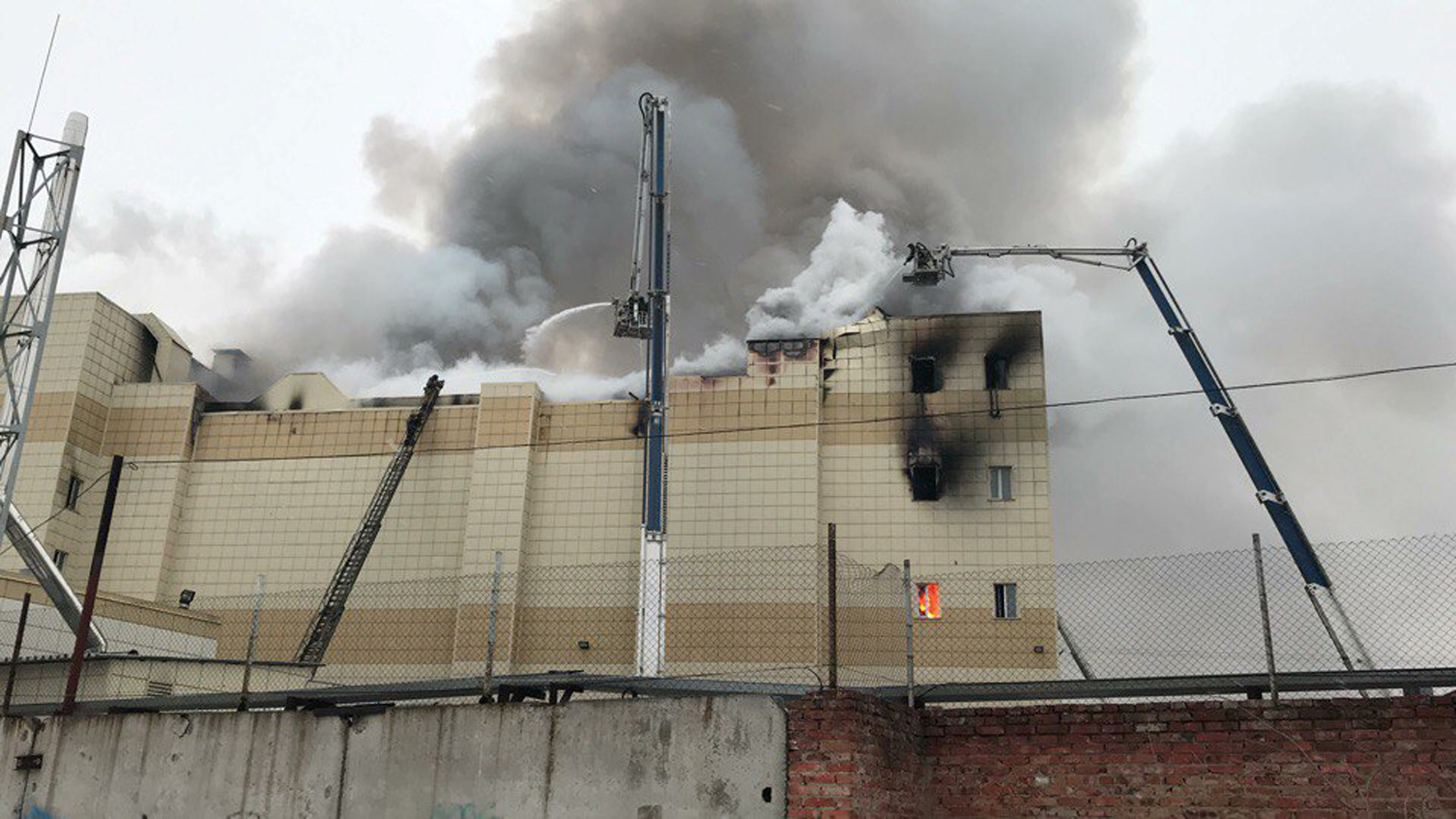 Τραγωδία στη Ρωσία: 64 νεκροί από πυρκαγιά σε εμπορικό κέντρο [Βίντεο + Εικόνες]