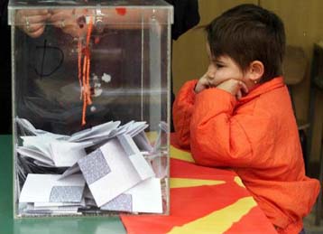 Oμαλά διεξάγονται οι προεδρικές εκλογές στην ΠΓΔΜ