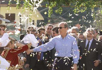 Περιοδεία του Κ.Σημίτη στην Αρκαδία, με εξαγγελίες μέτρων υπέρ της γεωργίας