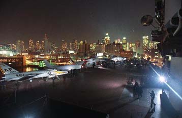 Λάτρεις της φωτογραφίας στο αεροναυτικό μουσείο της Νέας Υόρκης