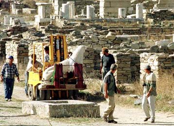 Μεταφέρονται οι Λέοντες της Δήλου