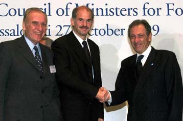 Σε θερμό κλίμα η συνάντηση Παπανδρέου – Τζεμ στο περιθώριο του ΟΣΕΠ