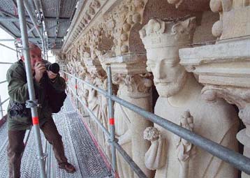 Ετοιμάζεται για το millennium η Παναγία των Παρισίων