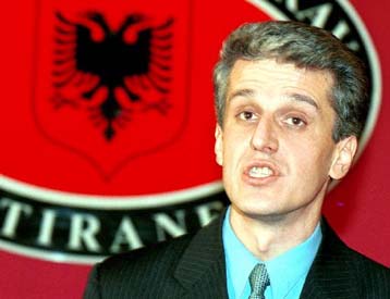 Aποδεκτή έγινε η παραίτηση Μάικο από τον Αλβανό Πρόεδρο