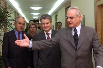 Συνάντηση υπουργών Αμυνας Ελλάδας-Γαλλίας για αμυντική συνεργασία