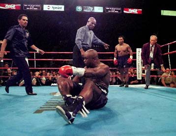 Παράξενο τέλος στον αγώνα Τάισον – Νόρις