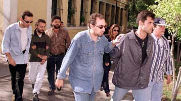 Στον ανακριτή απολογούνται τη Δευτέρα οι δύο κατηγορούμενοι για τις επιθέσεις εναντίον αλλοδαπών