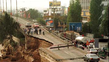 Καθίζηση γέφυρας στον Κηφισό
