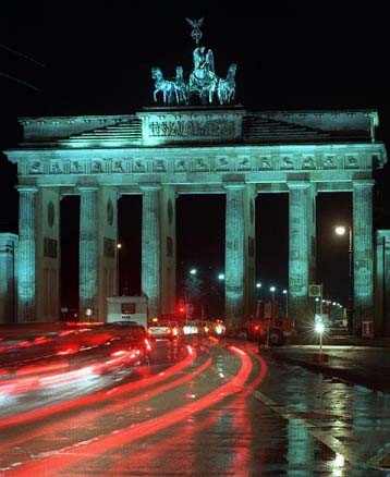 Εορτασμοί για τα 10 χρόνια από την πτώση του τείχους στο Βερολίνο