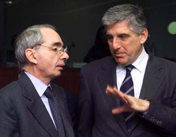 Το ECOFIN αίρει τις επιφυλάξεις για το ελληνικό έλλειμμα – Το Μάρτιο η αίτηση ένταξης στη ζώνη ευρώ