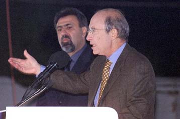 Προηγείται το ΠΑΣΟΚ στις εκλογές σύμφωνα με δημοσκοπήσεις στα Νέα και την Ελευθεροτυπία