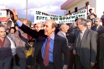 Αυξημένη ικανοποίηση για κυβέρνηση και πρωθυπουργό δείχνει δημοσκόπηση