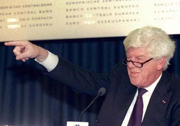 Ανησυχία Ντούιζεμπεργκ για τις επιπτώσεις πιθανής υποτίμησης του ευρώ