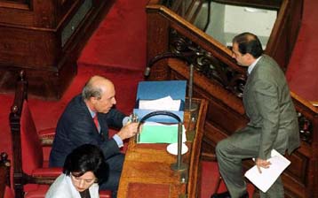 Αντιπαράθεση πολιτικών αρχηγών στη Βουλή για τη διαφάνεια στο δημόσιο βίο