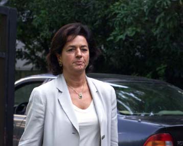 Ανοίγει ο δρόμος για τη μονιμοποίηση χιλιάδων συμβασιούχων του Δημοσίου