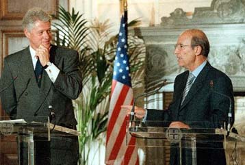 O Σημίτης αποσυνδέει εμμέσως το Κυπριακό από την απόφαση για την Τουρκία στο Ελσίνκι