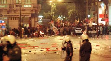 Αλληλοκατηγορούνται κυβέρνηση και αντιπολίτευση για τα επεισόδια