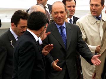 Αναχώρησε για την Κωνσταντινούπολη ο Σημίτης