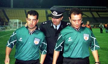 Αντί να καθυβρίζονται, να συνεννοηθούν οι διοικούντες των ΠΑΕ