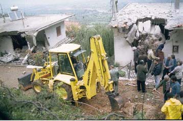 Κατολισθήσεις βράχων καταστρέφουν κατοικίες στην Τιθορέα