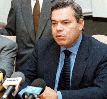 Νέες πινακίδες σε ταξί και φορτηγά για να αντιμετωπιστούν τα παράνομα