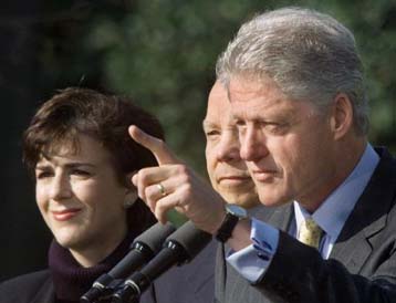 Η αναβολή της επίσκεψης Κλίντον δεν υποβαθμίζει τη σημασία της