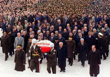 Φόρος τιμής στον Κεμάλ Ατατούρκ για τα 61 χρόνια από το θάνατό του