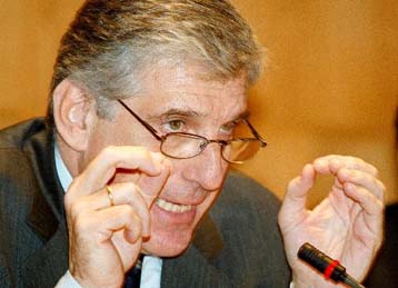 Συνομιλίες Παπαντωνίου για το χρονοδιάγραμμα ένταξης της Ελλάδας στην ΟΝΕ