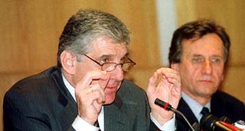 Η ΟΝΕ θα κρίνει τις εκλογές τονίζει σε συνέντευξή του στην εφημερίδα Τα Νέα ο Παπαντωνίου