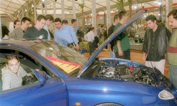 Aνοιξε η διεθνής έκθεση αυτοκινήτου στο Στάδιο Ειρήνης και Φιλίας