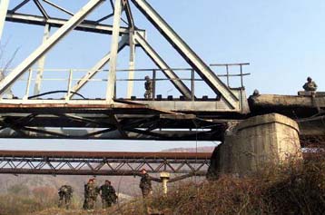 Πέντε άνδρες της ΚFOR τραυματίσθηκαν από την έκρηξη βόμβας στο Κοσσυφοπέδιο