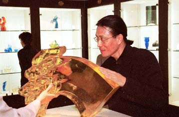 Δράκοι της χιλιετίας αναδεικνύουν το γυαλί ως μέσο έργων τέχνης