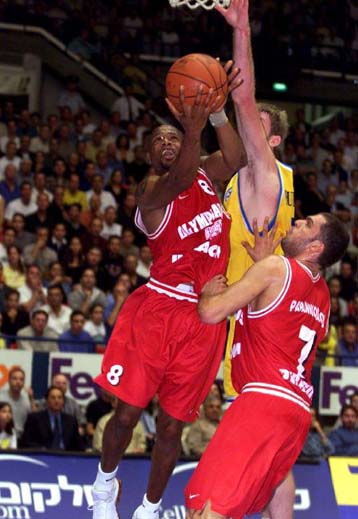 Επέστρεψε στις νίκες και στην κορυφή ο Ολυμπιακός