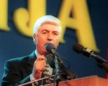 Πρώτος ο Πετκόφσκι στον α΄ γύρο των προεδρικών εκλογών στην ΠΓΔΜ