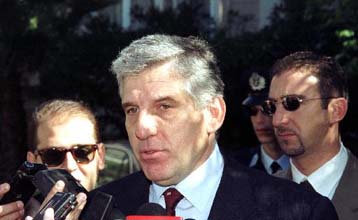 Στη Βουλή ο προϋπολογισμός του 2000