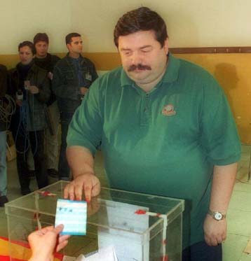 Παραιτείται ο Τουπουρκόφσκι από την ηγεσία του κόμματός του