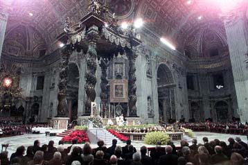 Χιλιάδες πιστοί προσευχήθηκαν στη βασιλική του Αγίου Πέτρου