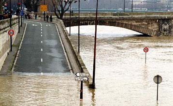 Το κόστος των καταστροφών από κακοκαιρία και πετρελαιοκηλίδες υπολογίζουν οι Γάλλοι