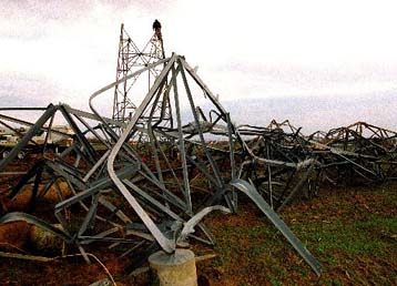 Σε κατάσταση εκτάκτου ανάγκης τα δύο τρίτα της γαλλικής επικρατείας