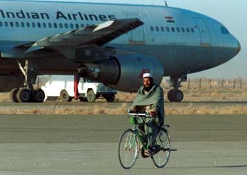 Ελπίδες εκφράζει η Ινδία για τις διαπραγματεύσεις με τους αεροπειρατές την έκτη ημέρα