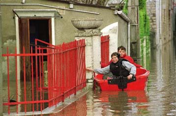 Δεύτερο κύμα κακοκαιρίας χτυπά τη Δυτική Ευρώπη