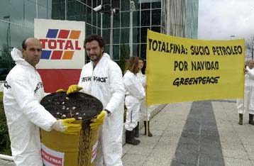 Και δεύτερη πετρελαιοκηλίδα απειλεί με οικολογική καταστροφή τις ακτές της Βρετάνης